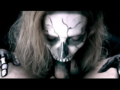 ❤️ Demona knabino suĉanta kokon per sia nigra buŝo kaj glutante kumon. ❤ Porno fb ĉe ni ️❤